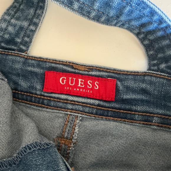 Guess  NWOT Women’s short jean overalls size 27 - Picture 5 of 6